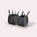 K0032DB | Porta Penne da scrivania in Vera Pelle, pieno fiore, grana dollaro. Colore Blu con bordi Gialli. Dimensioni: cm 8,5 x 8,5 x 12. Confezione: Scatola regalo fondo/coperchio-2