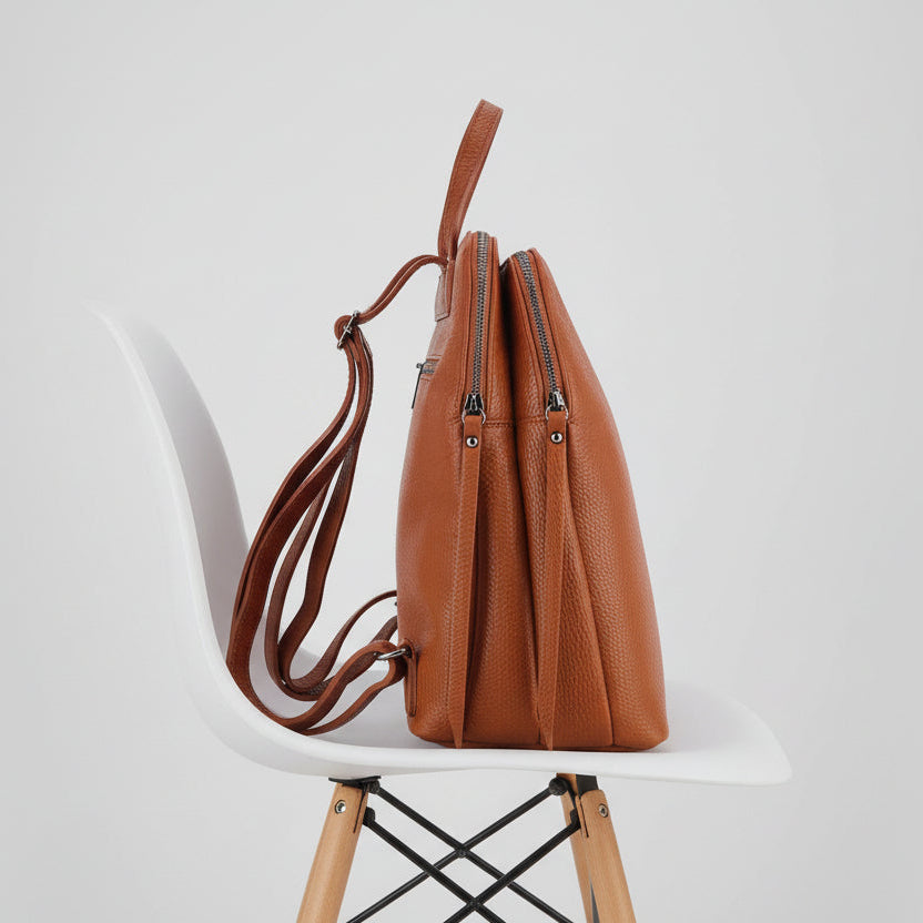 RB1018AM | Zaino Donna Doppio scomparto in Vera Pelle Made in Italy con spallacci regolabili. Accessori in metallo Canna di Fucile - Colore Paprika - Dimensioni: cm 26 x 30 x 14,5-3