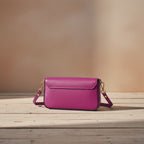Mini sac bandoulière Renato Borzatta en cuir véritable fuchsia, avec finitions dorées, rabat magnétique, poche intérieure et bandoulière interchangeable cuir ou chaîne dorée