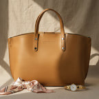 Renata Grand Cabas – vue de face – cuir pleine fleur cognac – bandoulière amovible incluse – Lunéa Made in Italy