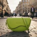 Jade - Sac bandoulière vert forêt cuir véritable vert · Format compact · Bandoulière réglable