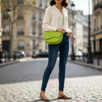 Jade - Sac bandoulière vert forêt cuir véritable vert · Format compact · Bandoulière réglable