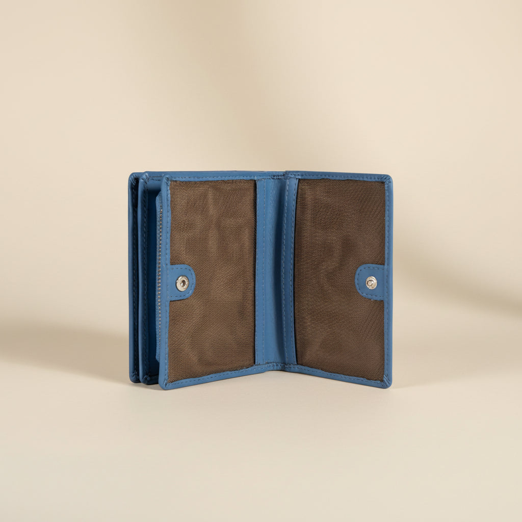 RB1083SCP | Portafogli Donna Made in Italy in Vera Pelle Liscia Opaca. Colore Glicine. Dimensioni (da chiuso): cm 13 x 9 x 2,5-2